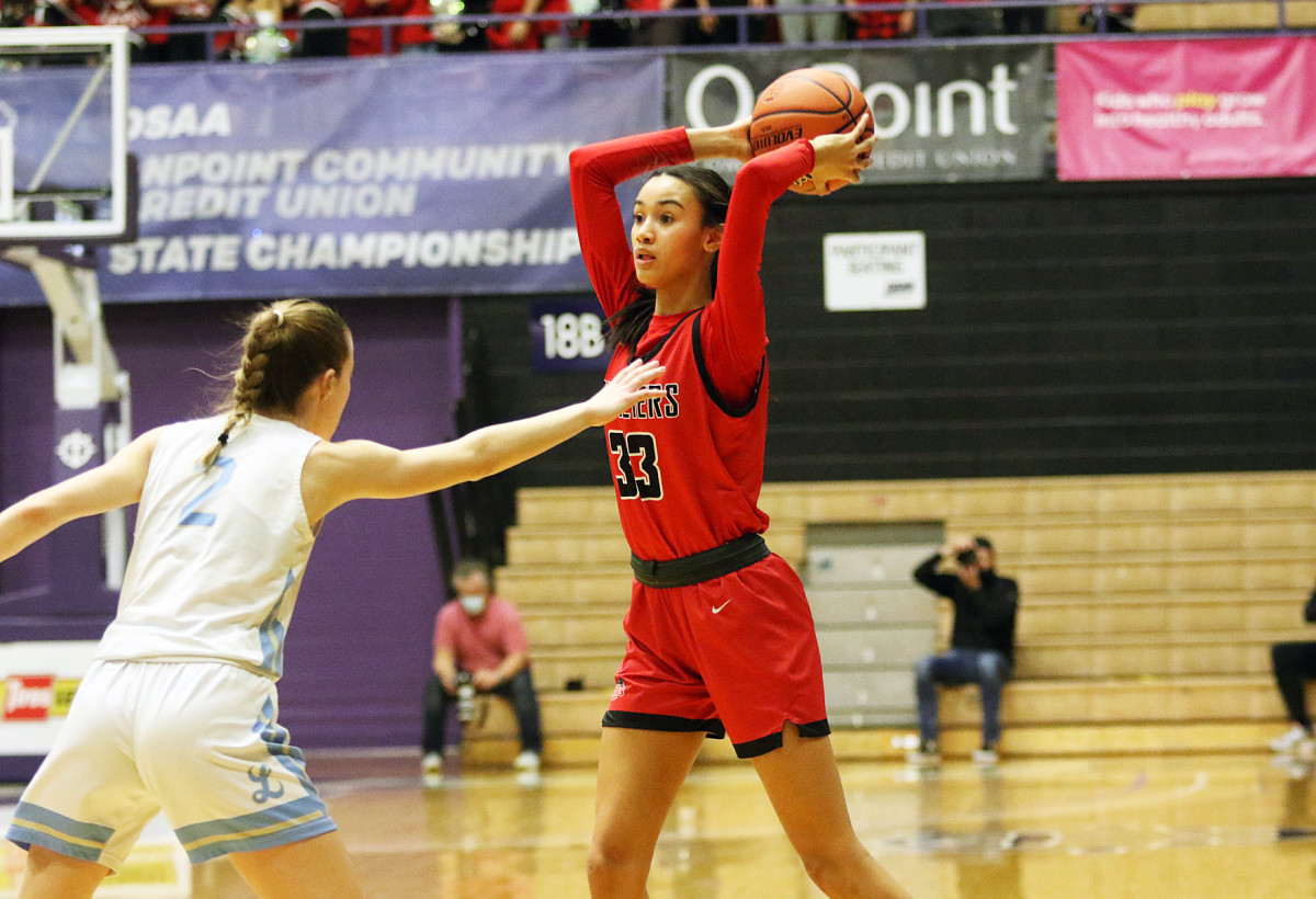 Clackamas Lakeridge girls basketball Dan Brood 13